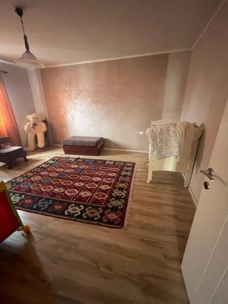 Tirane, jepet me qera apartament 2+1+Ballkon Kati 3, 120 m² 400 € (gaqo tashko)