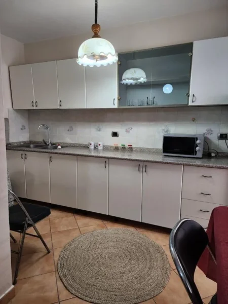 Tirane, jepet me qera apartament 1+1+Ballkon Kati 2, 60 m² 500 € (THANAS ZIKO)