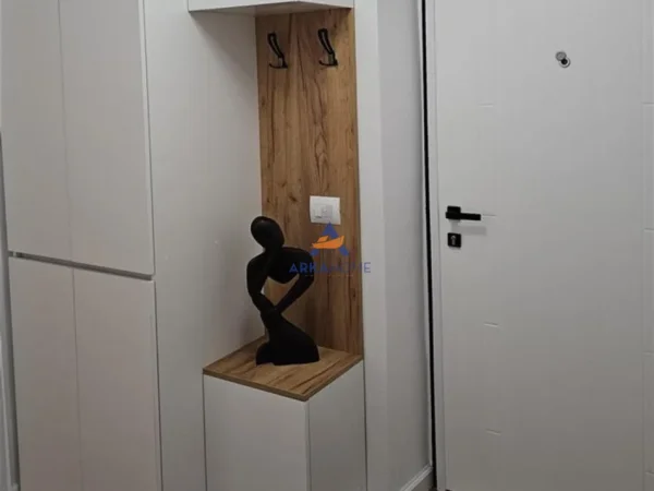 Tirane, jepet me qera apartament 1+1+Ballkon Kati 1, 71 m² 615 € (PRANE RRUGES SE KAVAJES)