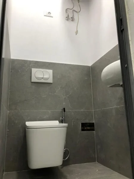 Tirane, jepet me qera dyqan Kati 0, 21 m² 550 € (Riza cerova)