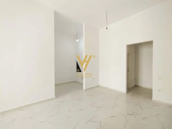 Tirane, jepet me qera zyre Kati 3, 90 m² 800 € (RRUGA MINE PEZA)