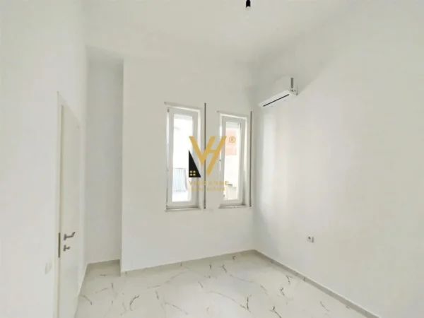 Tirane, jepet me qera zyre Kati 3, 90 m² 800 € (RRUGA MINE PEZA)