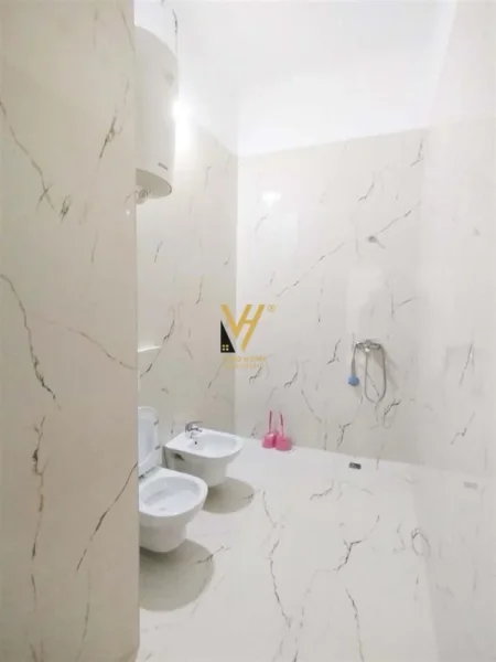 Tirane, jepet me qera zyre Kati 3, 90 m² 800 € (RRUGA MINE PEZA)