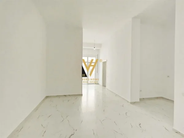 Tirane, jepet me qera zyre Kati 3, 90 m² 800 € (RRUGA MINE PEZA)