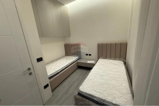 Tirane, jepet me qera apartament 2+1+Ballkon Kati 2, 100 m² 400 € (Kamez)