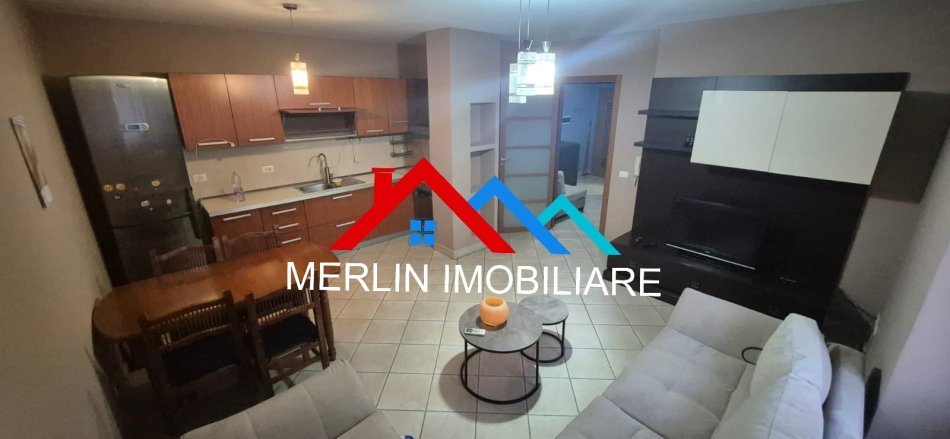 Tirane, jepet me qera apartament 2+1+Ballkon Kati 5, 92 m² 700 € (RRUGA SHEFQET MUSARAJ)