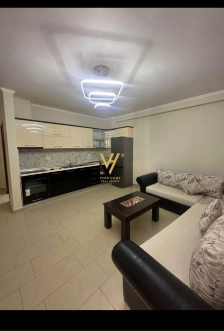 Tirane, jepet me qera apartament 2+1+Ballkon Kati 4, 84 m² 450 € (MISTO MAME)