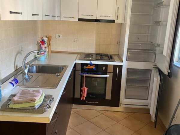 Tirane, jepet me qera apartament 2+1+Ballkon Kati 6, 100 m² 550 € (PRANE KOMPLEKSIT DELIJORGJI)