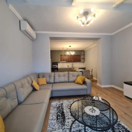 jepet me qera apartament 2+1+Ballkon Kati 9, 130 m² 1.000 € (Rr. e Elbasanit)