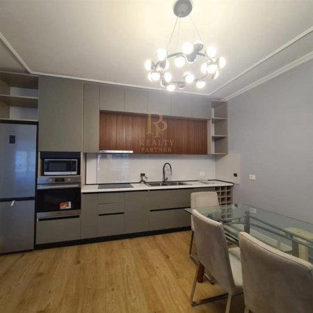jepet me qera apartament 2+1+Ballkon Kati 9, 130 m² 1.000 € (Rr. e Elbasanit)