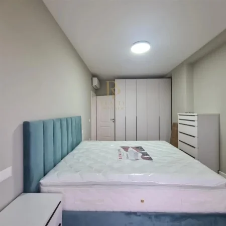 jepet me qera apartament 2+1+Ballkon Kati 9, 130 m² 1.000 € (Rr. e Elbasanit)