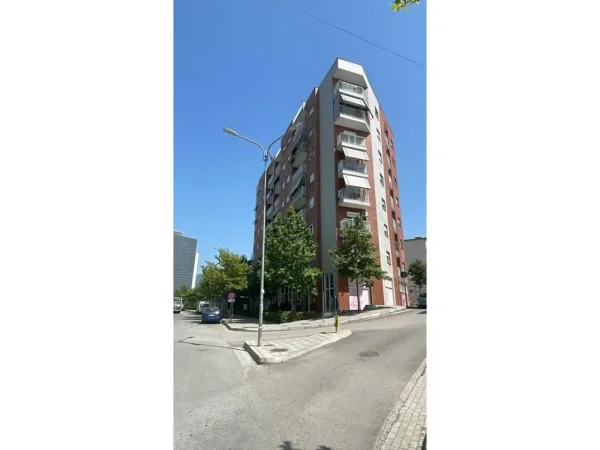 Tirane, shitet apartament 1+1+Ballkon Kati 5, 75 m² 125.000 € (Materniteti i ri)
