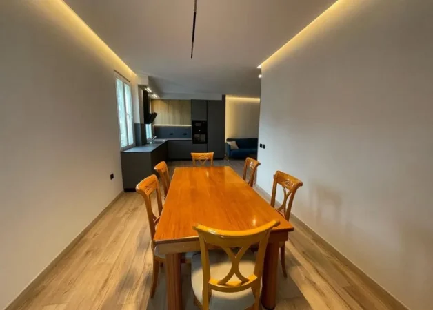 Tirane, jepet me qera apartament 2+1+Aneks+Ballkon Kati 7, 100 m² 1.000 € (Nenkalimi Komunes se Parisit)