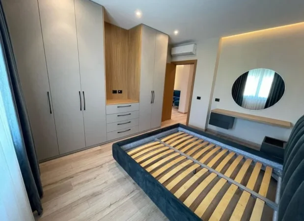 Tirane, jepet me qera apartament 2+1+Aneks+Ballkon Kati 7, 100 m² 1.000 € (Nenkalimi Komunes se Parisit)