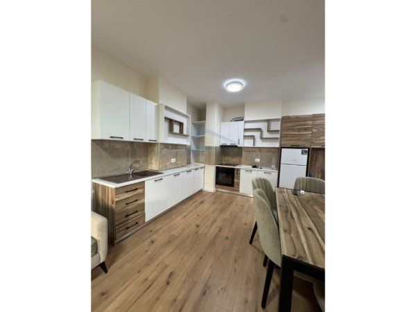Tirane, jepet me qera apartament 1+1+Ballkon Kati 7, 68 m² 480 € (Kompleksi Grand Gallery)