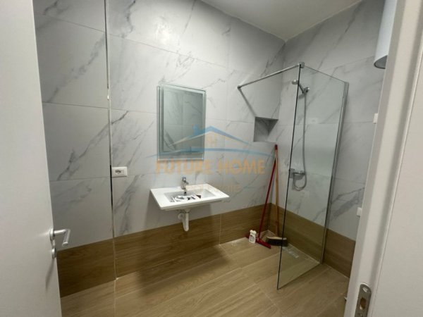 0683487469 Tirane, jepet me qera apartament 2+1+Ballkon Kati 1, 113 m² 750 € (Tirana Trio Towers)