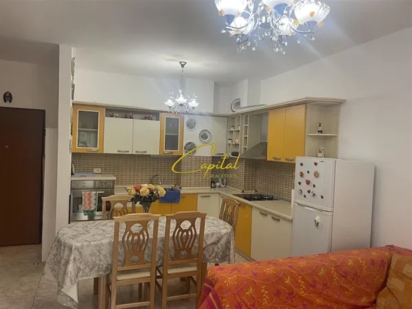 Tirane, jepet me qera apartament 1+1 Kati 6, 70 m² 600 € (KOMUNA E PARISIT)