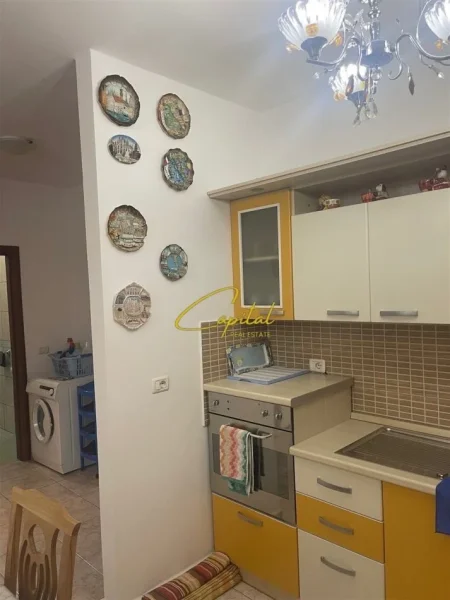 Tirane, jepet me qera apartament 1+1 Kati 6, 70 m² 600 € (KOMUNA E PARISIT)