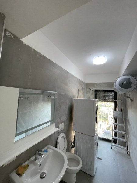 Tirane, jepet me qera apartament 2+1+Ballkon+Post Parkimi,  Kati 2, 99 m² 700 € (Rezidneca Kodra e Diellit 2 )