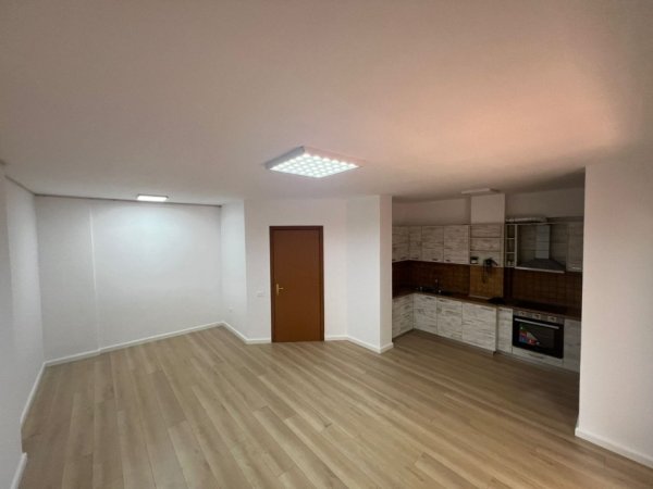 Tirane, jepet me qera zyre Kati 2, 115 m² 800 € (rruga e bogdaneve)