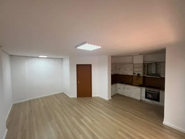 Tirane, jepet me qera zyre Kati 2, 115 m² 800 € (rruga e bogdaneve)