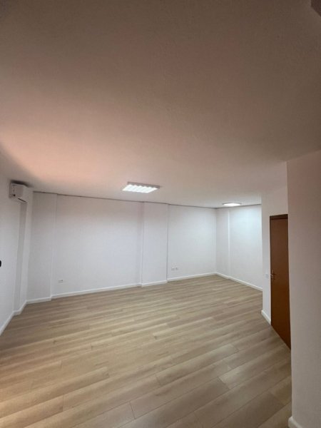 Tirane, jepet me qera zyre Kati 2, 115 m² 800 € (rruga e bogdaneve)