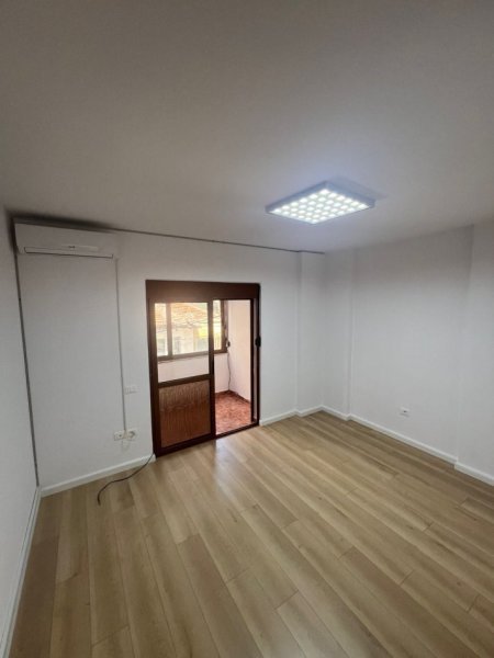 Tirane, jepet me qera zyre Kati 2, 115 m² 800 € (rruga e bogdaneve)
