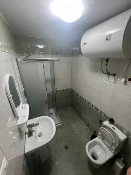 Tirane, jepet me qera zyre Kati 2, 115 m² 800 € (rruga e bogdaneve)