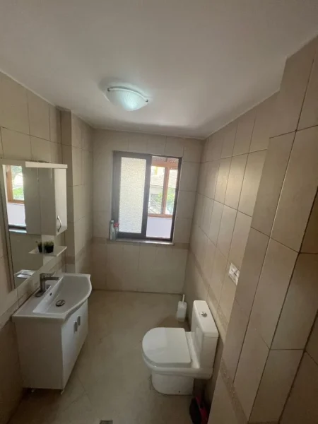 Tirane, jepet me qera zyre Kati 2, 115 m² 800 € (rruga e bogdaneve)
