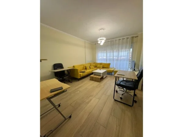 0683487469 Tirane, jepet me qera apartament 2+1+Ballkon Kati 7, 84 m² 700 € (Rezidenca Drini)