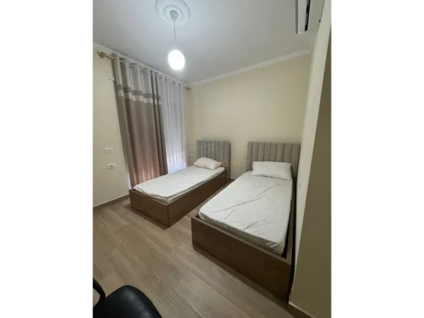 0683487469 Tirane, jepet me qera apartament 2+1+Ballkon Kati 7, 84 m² 700 € (Rezidenca Drini)