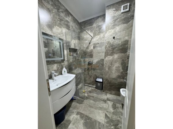 0683487469 Tirane, jepet me qera apartament 2+1+Ballkon Kati 7, 84 m² 700 € (Rezidenca Drini)