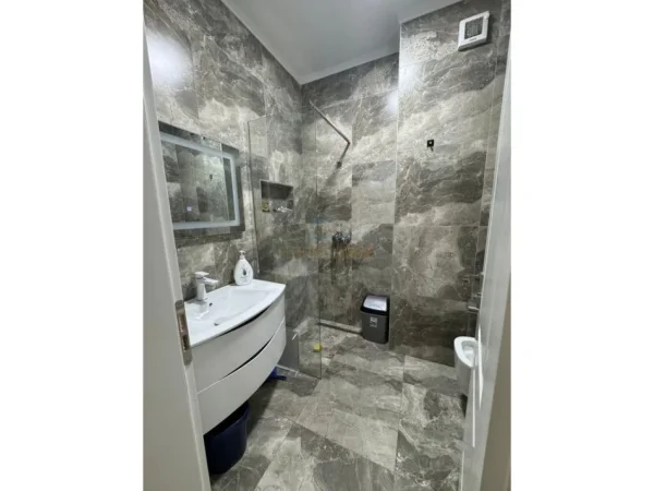 0683487469 Tirane, jepet me qera apartament 2+1+Ballkon Kati 7, 84 m² 700 € (Rezidenca Drini)