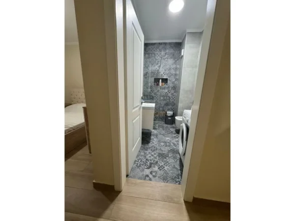 0683487469 Tirane, jepet me qera apartament 2+1+Ballkon Kati 7, 84 m² 700 € (Rezidenca Drini)