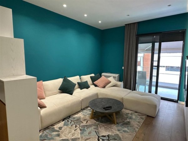 Tirane, jepet me qera apartament 1+1+Ballkon Kati 7, 70 m² 800 € (Kompleksi Delijorgji)