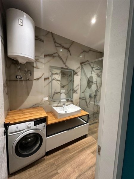 Tirane, jepet me qera apartament 1+1+Ballkon Kati 7, 70 m² 800 € (Kompleksi Delijorgji)