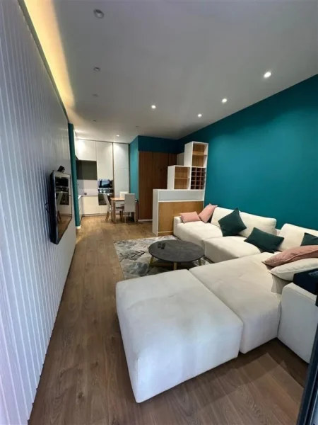 Tirane, jepet me qera apartament 1+1+Ballkon Kati 7, 70 m² 800 € (Kompleksi Delijorgji)