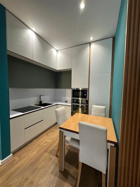 Tirane, jepet me qera apartament 1+1+Ballkon Kati 7, 70 m² 800 € (Kompleksi Delijorgji)