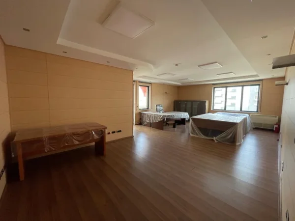 Tirane, jepet me qera ambjent biznesi Kati 2, 300 m² 3.500 € (Nenkalimi Komunes se Parisit)