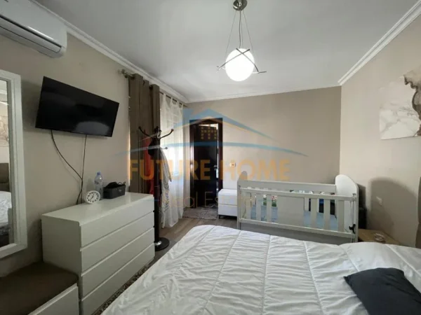 Tirane, shitet apartament 2+1+Ballkon Kati 4, 104 m² 150.000 € (fresku)