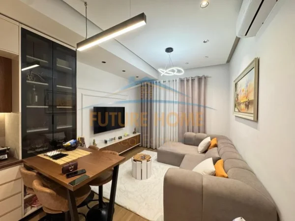 Tirane, shitet apartament 2+1+Ballkon Kati 5, 86 m² 160.000 € (Ali Demi, Kompleksi Kaimi)