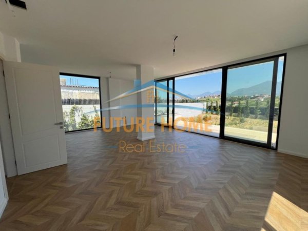 Tirane, jepet me qera Vile 3 Katshe Kati 3, 424 m² 5.000 € (Teg-u)