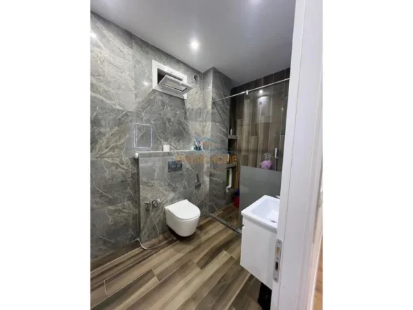 Shitet, Apartament 2+1, Fresku, Tiranë