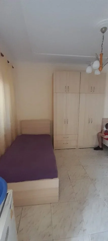 Grasoniere me qera tek Stacioni i Trenit/Dispanceria (30,000 Leke)