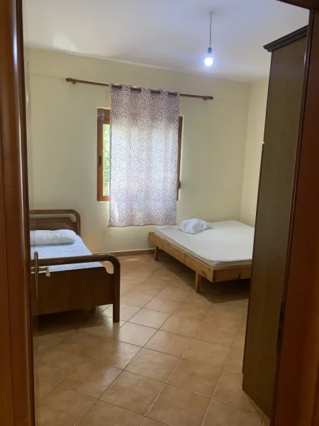 Tirane, jepet me qera shtepi 1+1 Kati 1, 1 m² 270 € (Rruga Fuat Toptani)