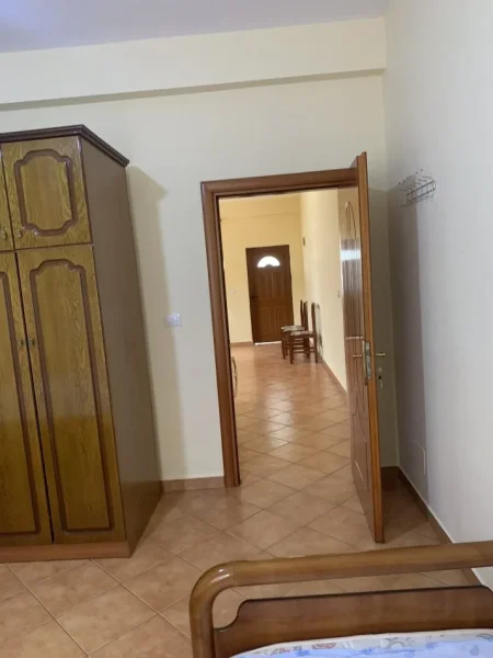 Tirane, jepet me qera shtepi 1+1 Kati 1, 1 m² 270 € (Rruga Fuat Toptani)