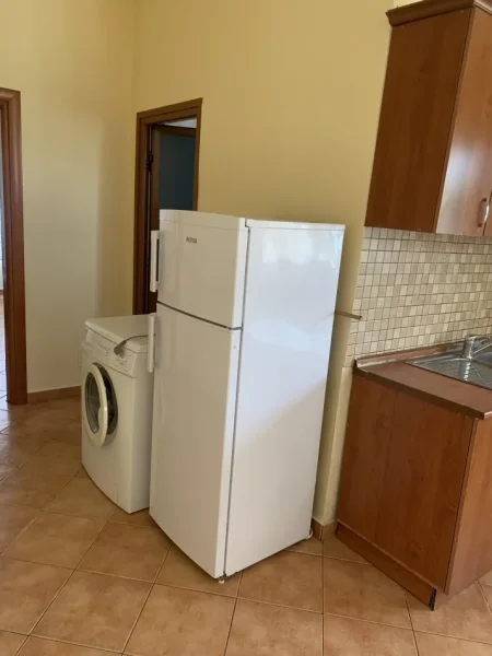 Tirane, jepet me qera shtepi 1+1 Kati 1, 1 m² 270 € (Rruga Fuat Toptani)
