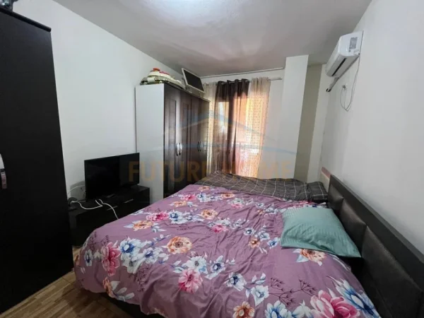 Shitet, Apartament 2+1+2, Unaza e Re, Tiranë