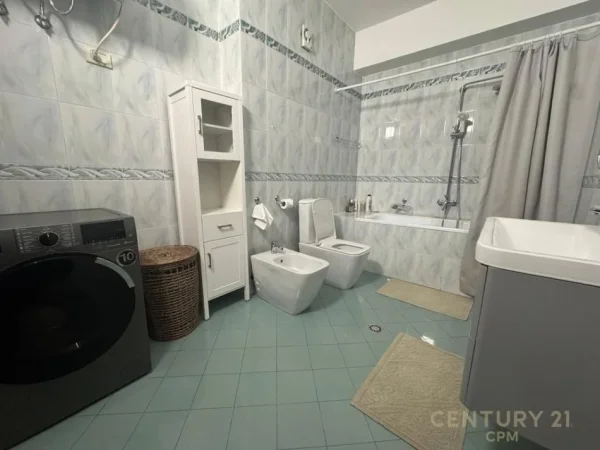 Tirane, shitet apartament 2+1+Ballkon Kati 8, 102 m² 357.000 € (Blloku)