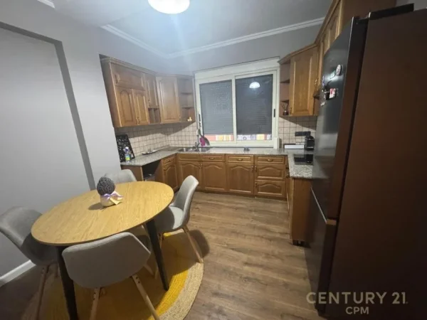 Tirane, shitet apartament 2+1+Ballkon Kati 8, 102 m² 357.000 € (Blloku)